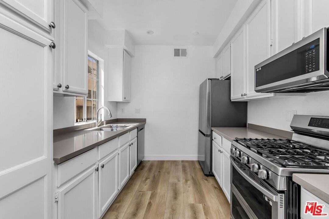 9800 Vidor Dr Apt 203 #203 - Photo 4 of 17