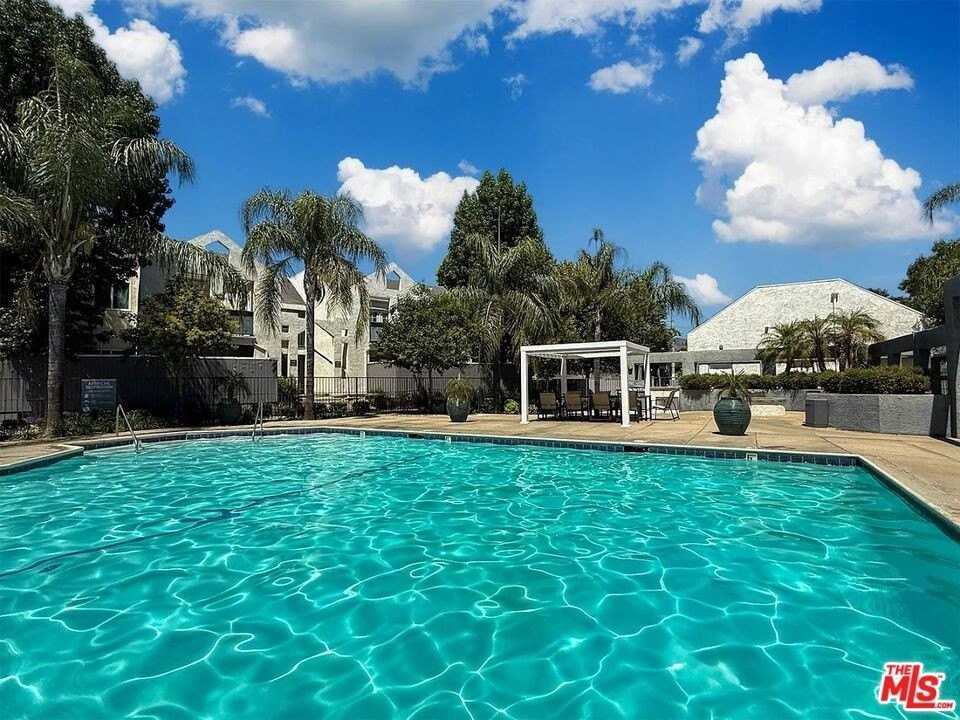 1930 W College Ave Apt 27 #27 - Photo 3 of 11