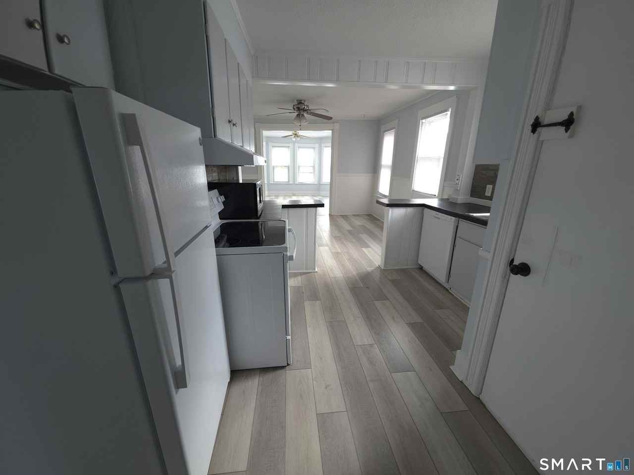 303 Newtown Ave - Photo 2 of 24