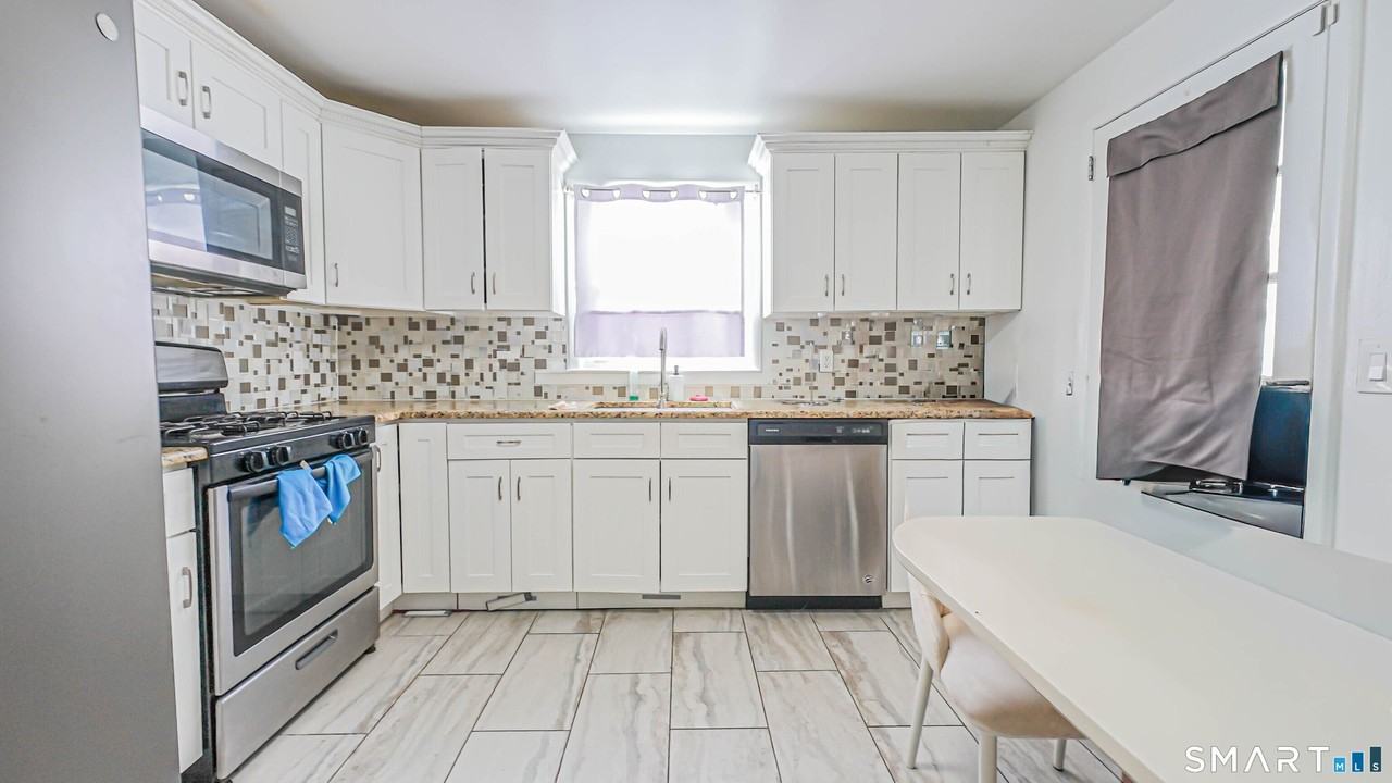 243 Sunshine Cir - Photo 3 of 11