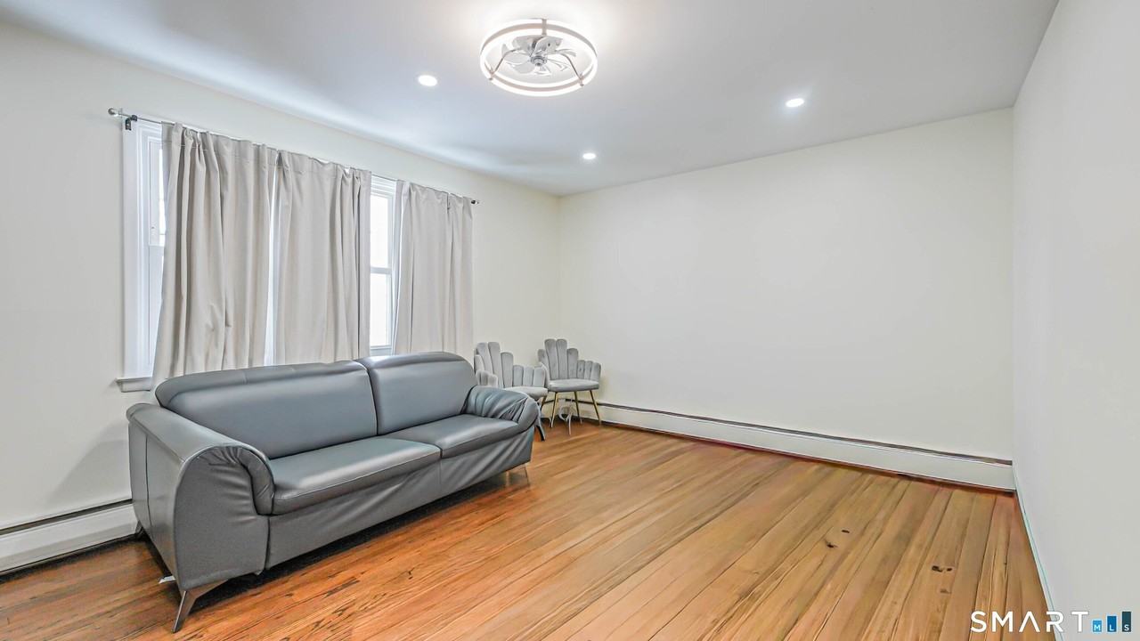 243 Sunshine Cir - Photo 5 of 11