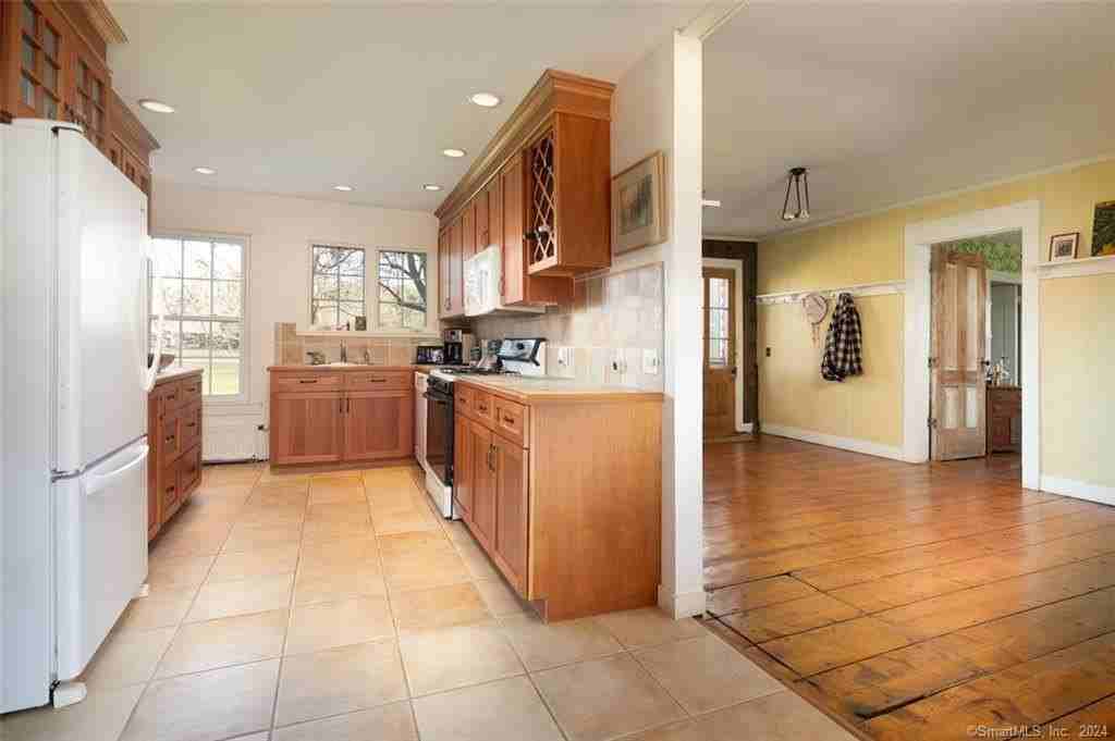 27 Cherry Hill Rd - Photo 6 of 19