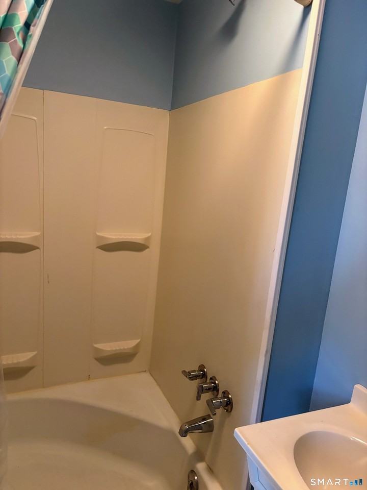 8 Lewis Ave - Photo 6 of 17