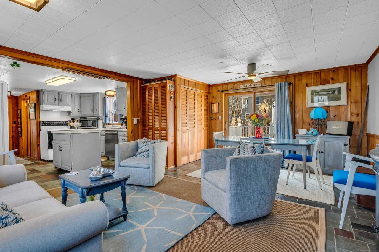 32 Bassett Ln - Photo 6 of 39