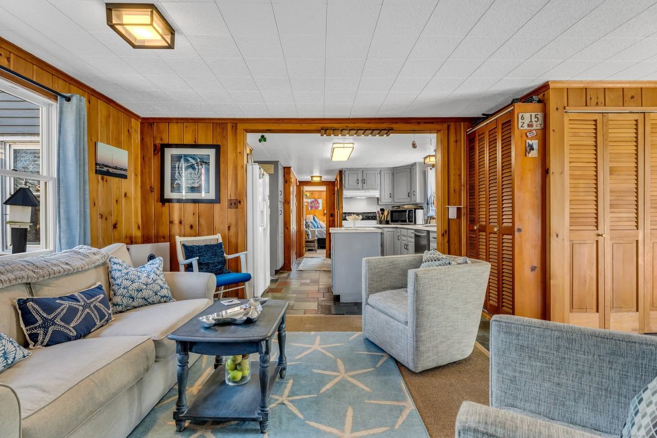 32 Bassett Ln - Photo 7 of 39