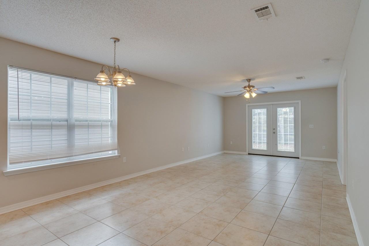 315 Dahlquist Dr - Photo 5 of 32