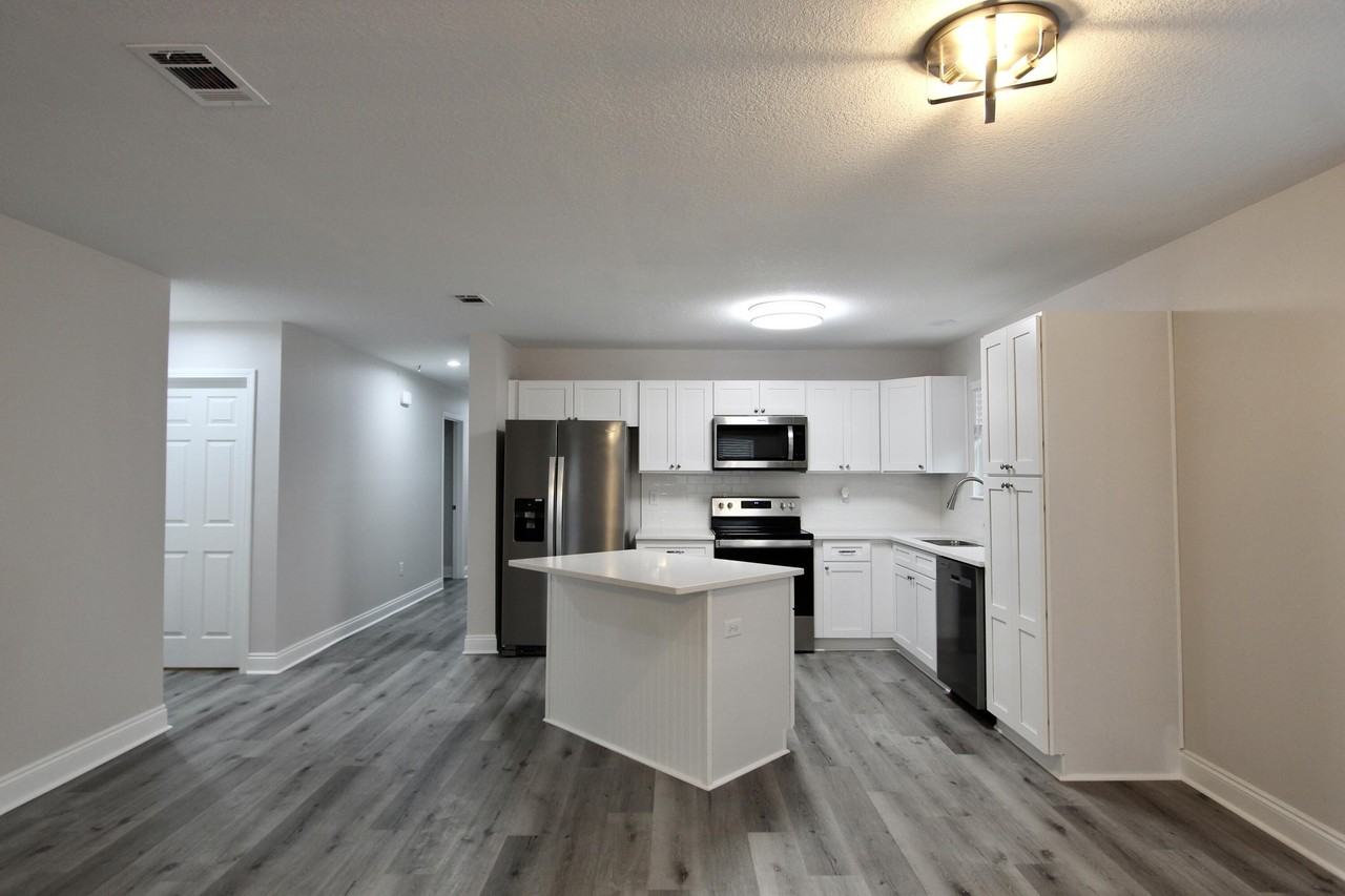 5380 Highview Dr - Photo 5 of 17