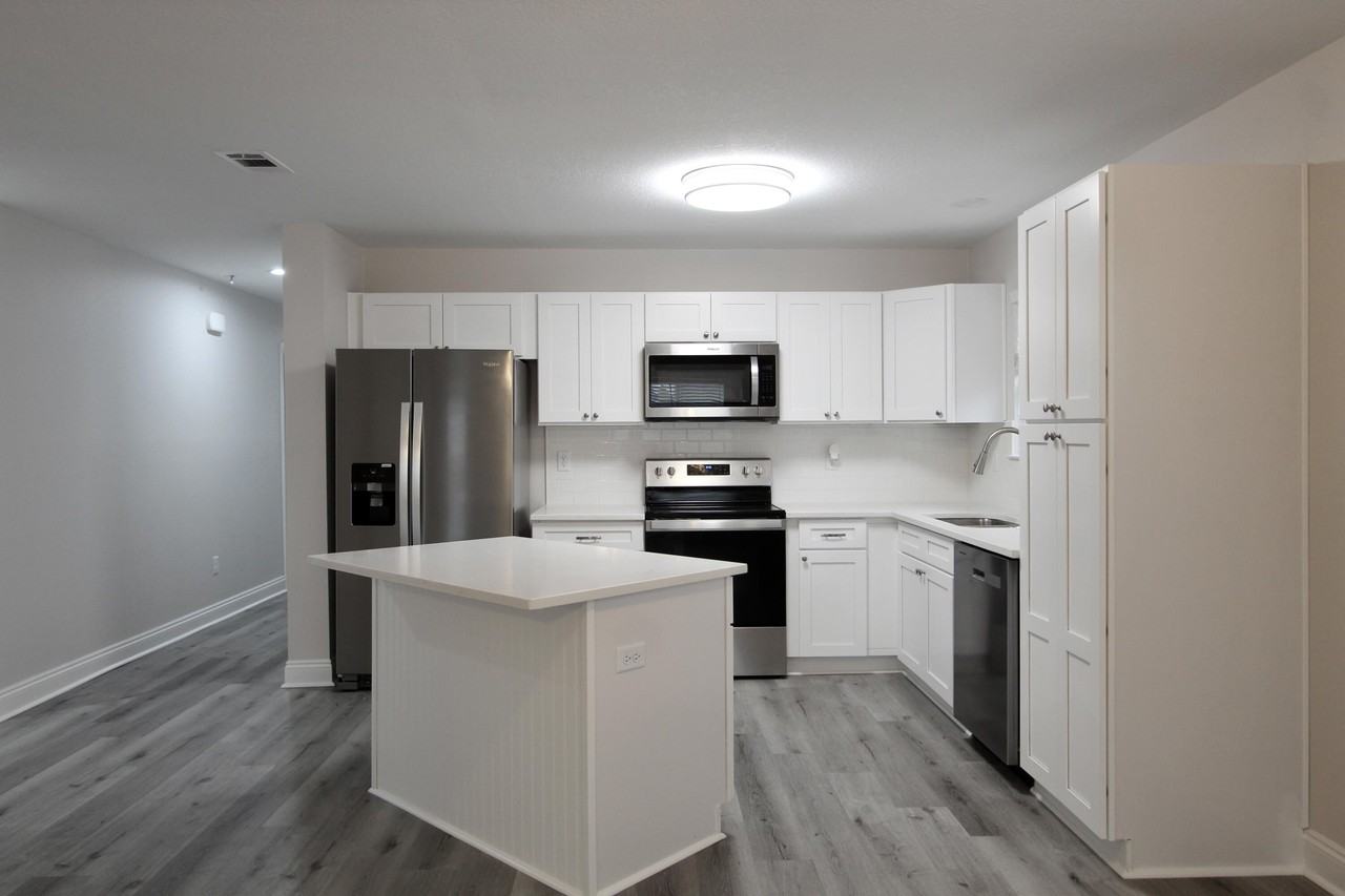 5380 Highview Dr - Photo 6 of 17