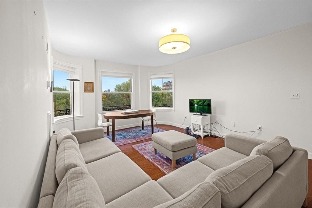 390 Commonwealth Ave - Photo 3 of 15