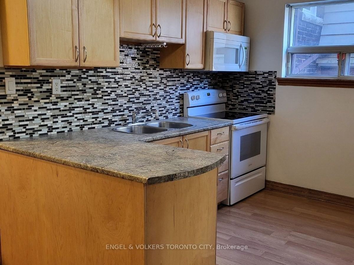 10 Bloomfield Ave Bsmt #Bsmt - Photo 2 of 17