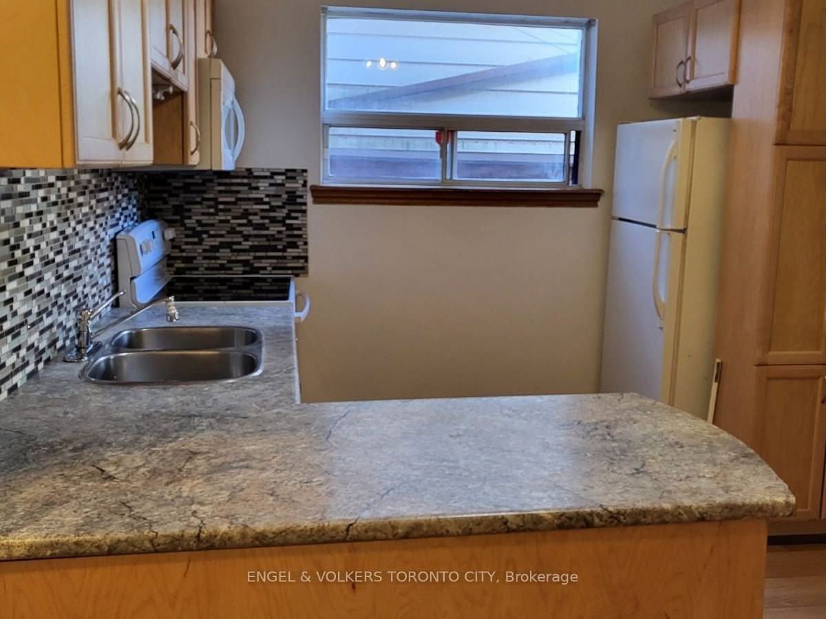 10 Bloomfield Ave Bsmt #Bsmt - Photo 3 of 17