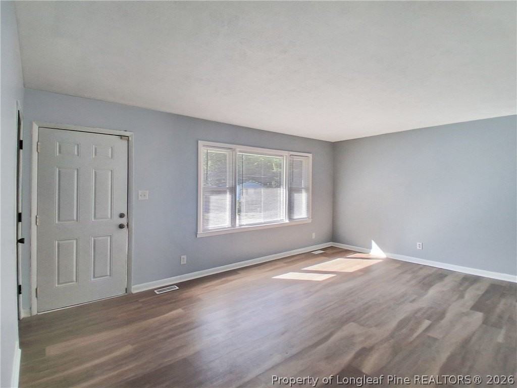 1086 Essex Pl - Photo 3 of 26