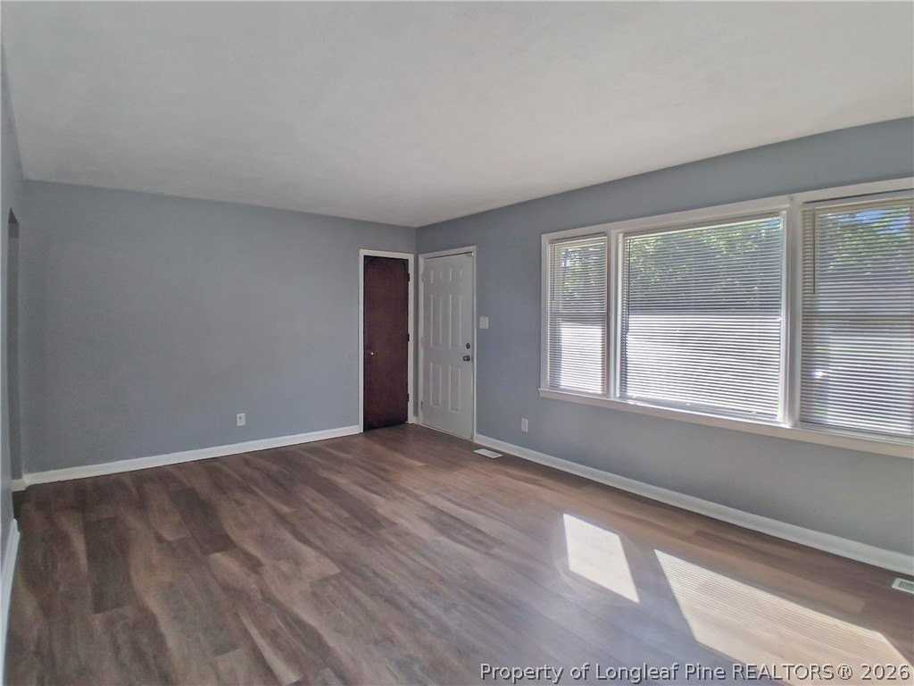 1086 Essex Pl - Photo 4 of 26