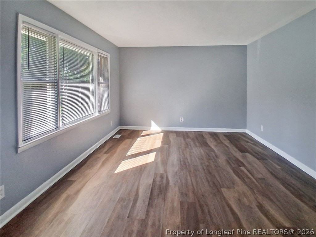 1086 Essex Pl - Photo 5 of 26