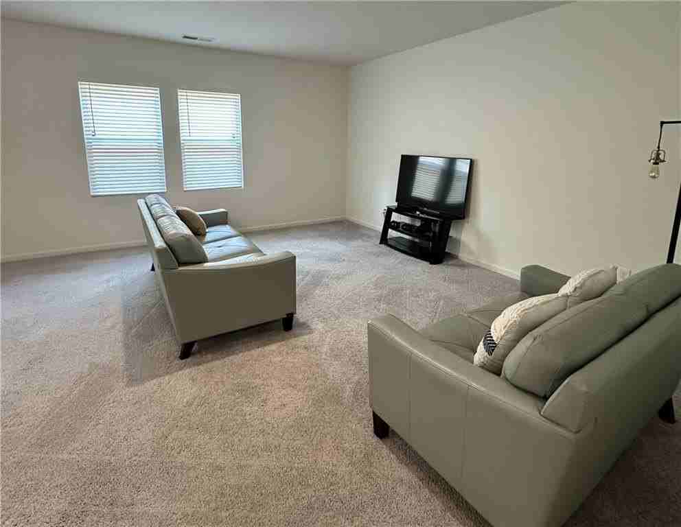 7353 Cranleigh St - Photo 5 of 19