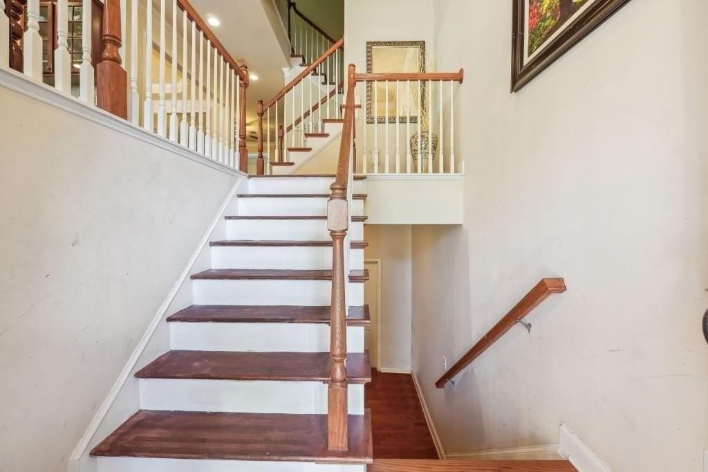 3808 Fairhill Pt - Photo 4 of 38