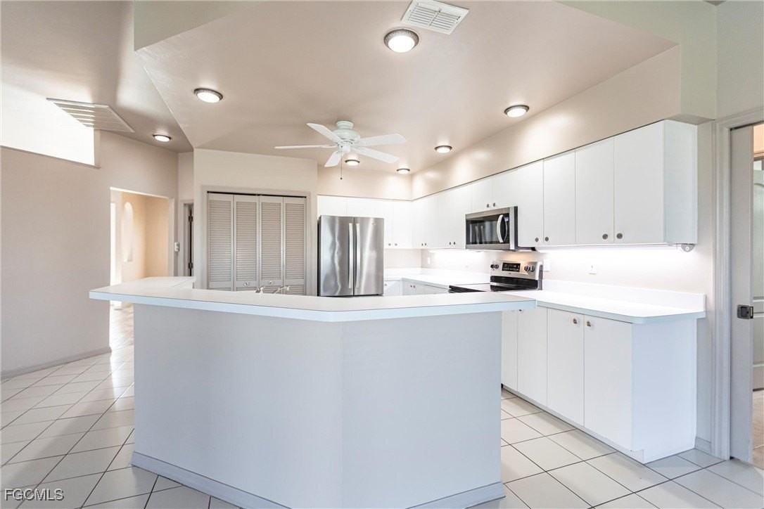 8361 Trentwood Ct - Photo 6 of 50