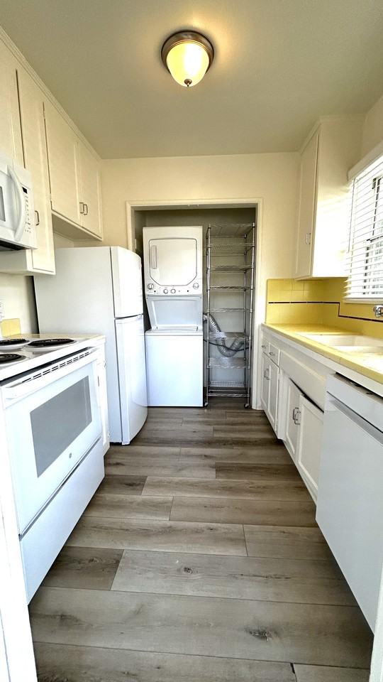 251 South Church Lane - Photo 6 of 13