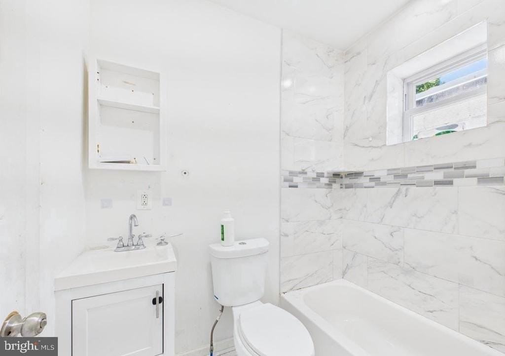 616 S 60th St #2 - Photo 5 of 26