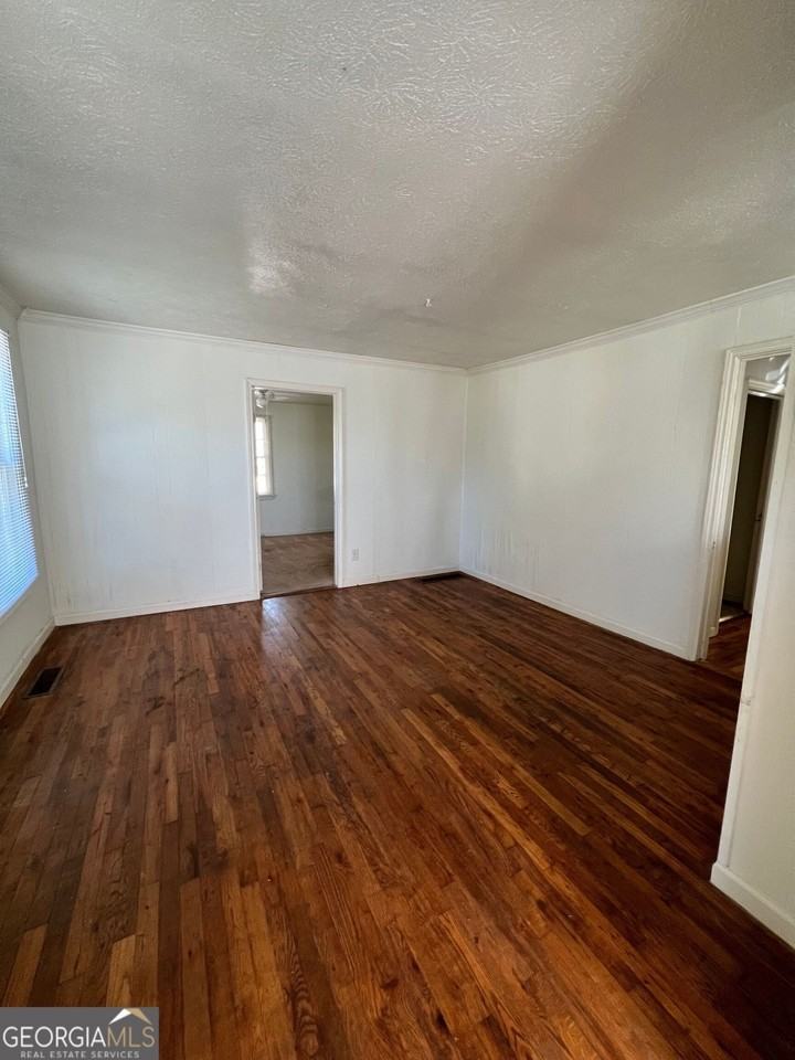 145 Herring St - Photo 2 of 9