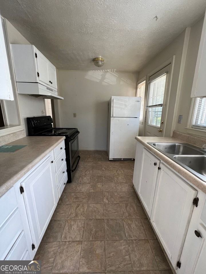 145 Herring St - Photo 4 of 9