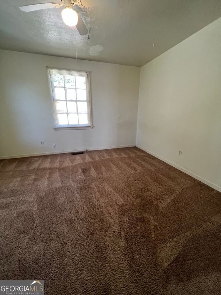 145 Herring St - Photo 5 of 9