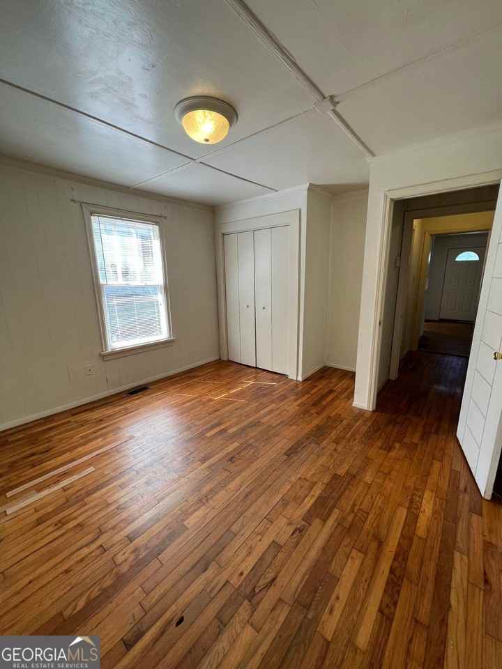 145 Herring St - Photo 7 of 9