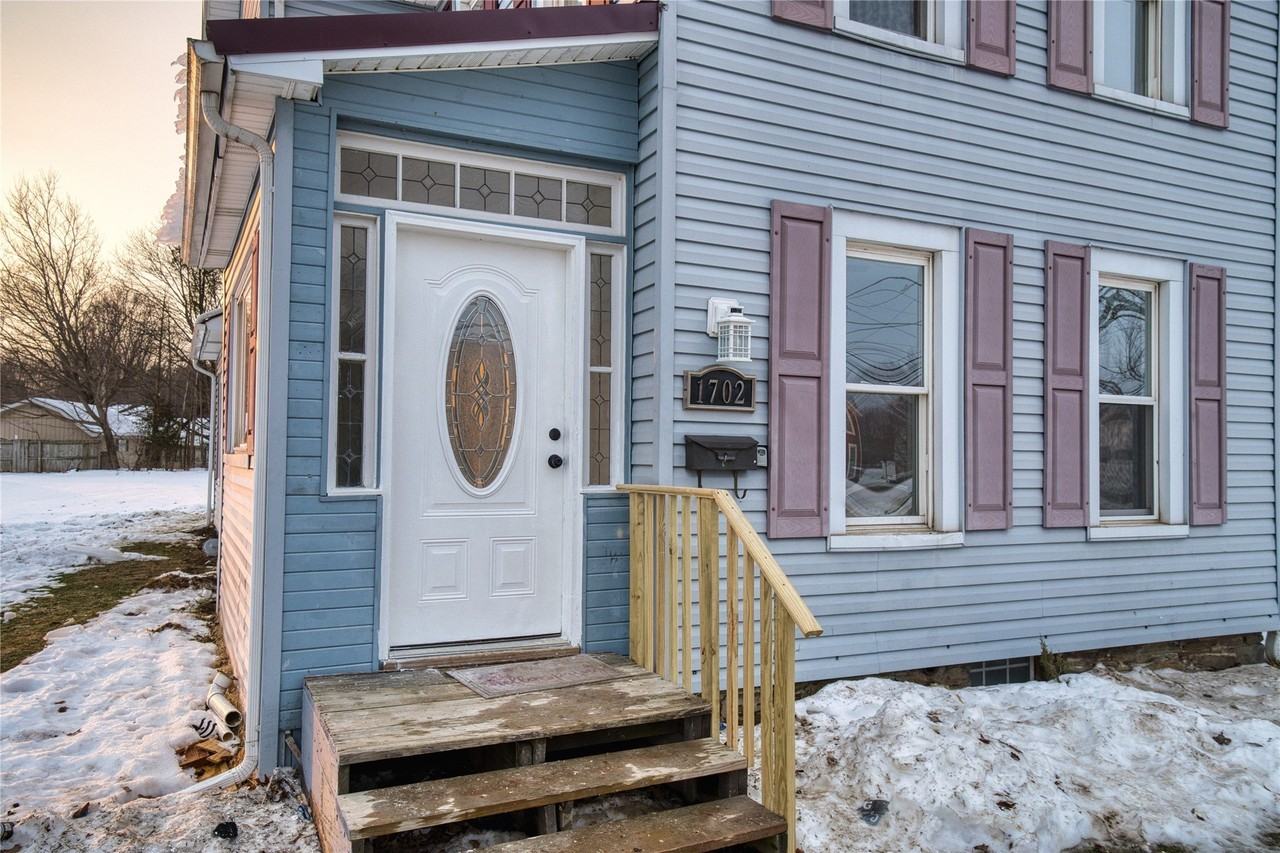 1702 Lake St - Photo 2 of 35