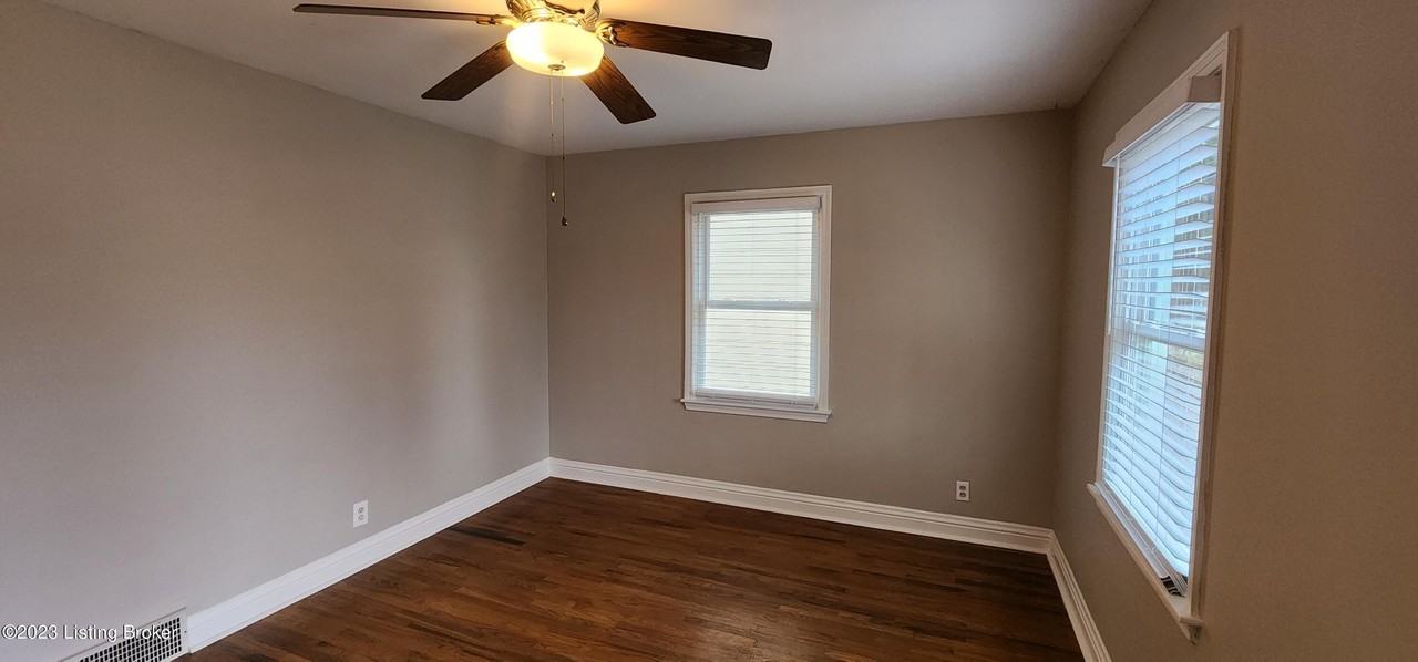 208 Colonial Dr - Photo 4 of 50