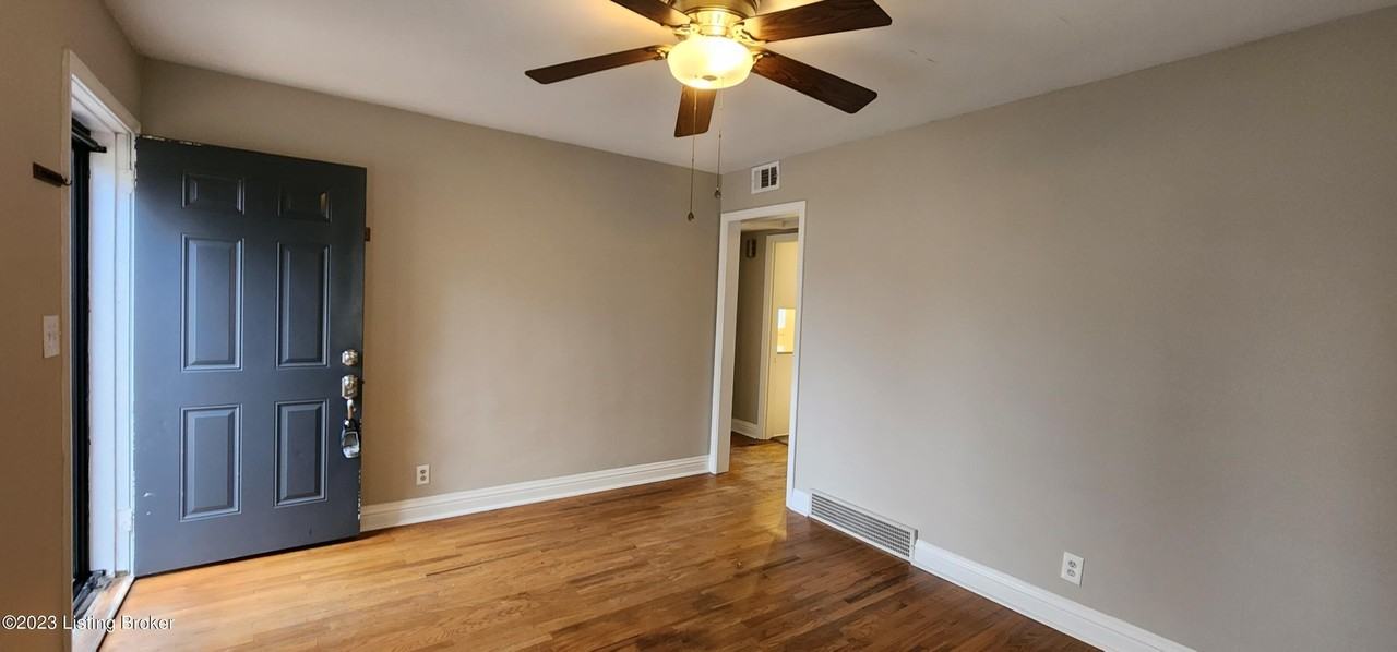 208 Colonial Dr - Photo 5 of 50