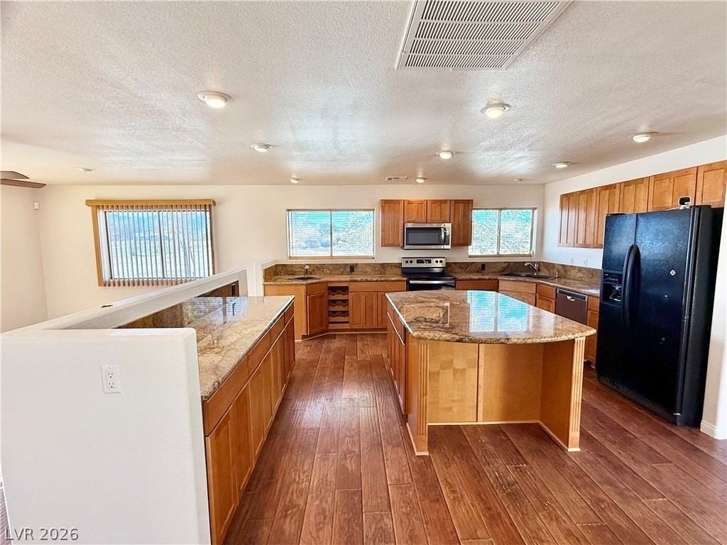 1100 Dollar St - Photo 3 of 21