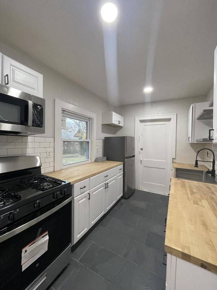 3257 Blaine St #2 - Photo 6 of 11