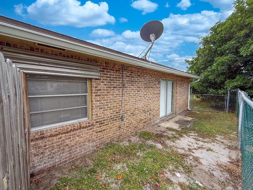 2682 Hinda Rd - Photo 2 of 8