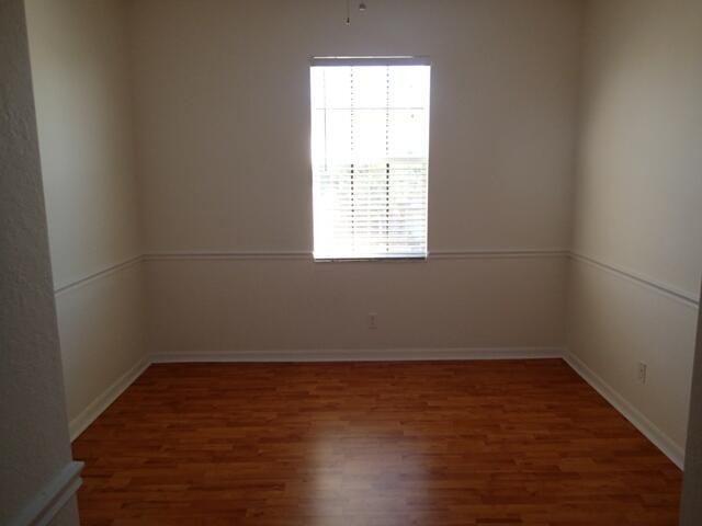 1011 Pipers Cay Dr - Photo 3 of 8