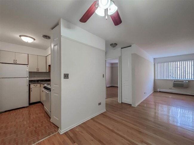 W Grace St #235 - Photo 3 of 8