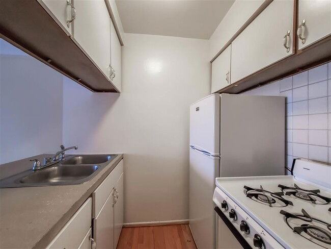 W Grace St #235 - Photo 7 of 8