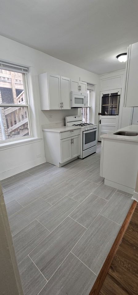 4103 N Sacramento Ave #2 - Photo 6 of 8