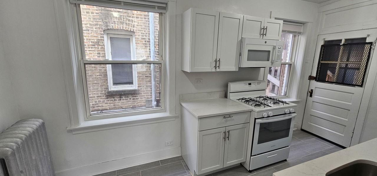 4103 N Sacramento Ave #2 - Photo 7 of 8