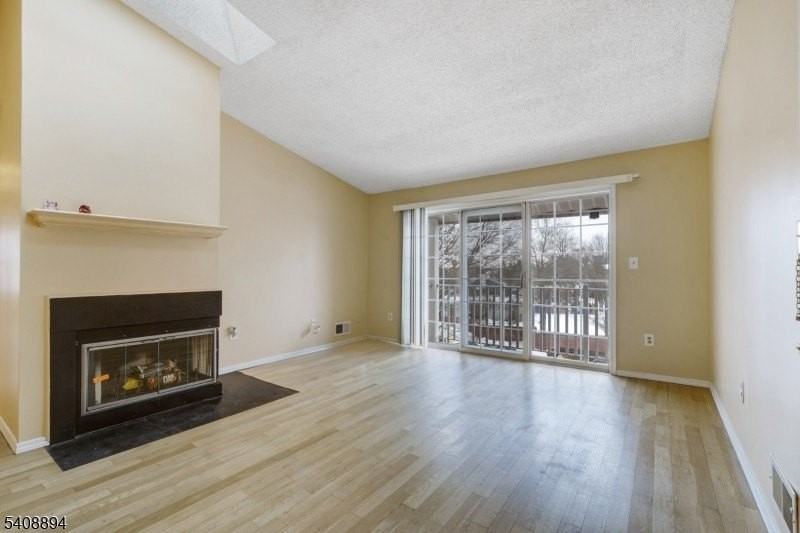 318 Wimbeldon Ct - Photo 7 of 18