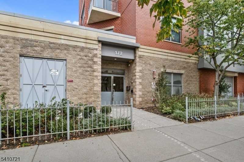 172 Culver Ave #206 - Photo 2 of 31