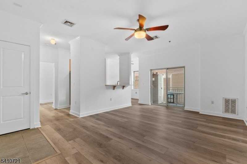 172 Culver Ave #206 - Photo 5 of 31