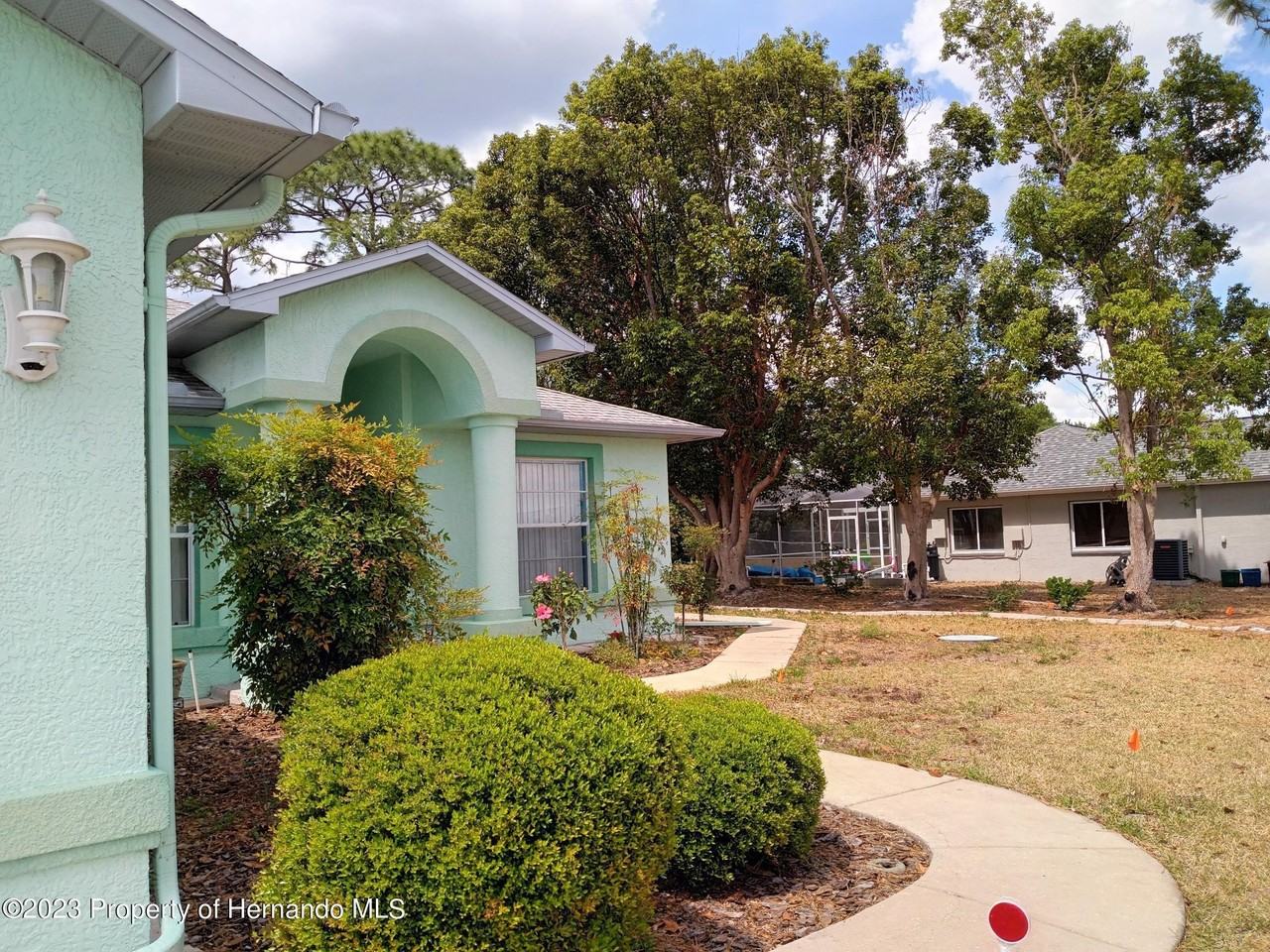 8513 Beach Rd - Photo 3 of 43