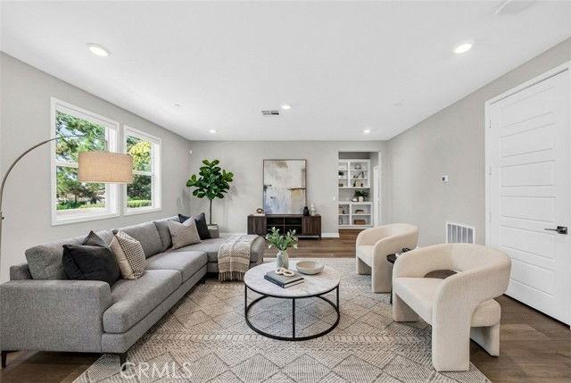 346 Chorus - Photo 6 of 8