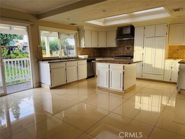 17807 Joshua Cir - Photo 2 of 5