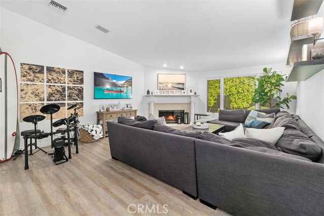 600 Cliff Dr - Photo 6 of 8