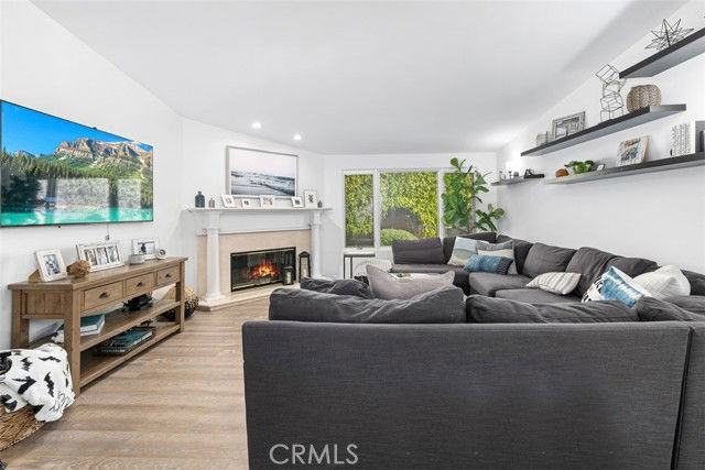 600 Cliff Dr - Photo 7 of 8