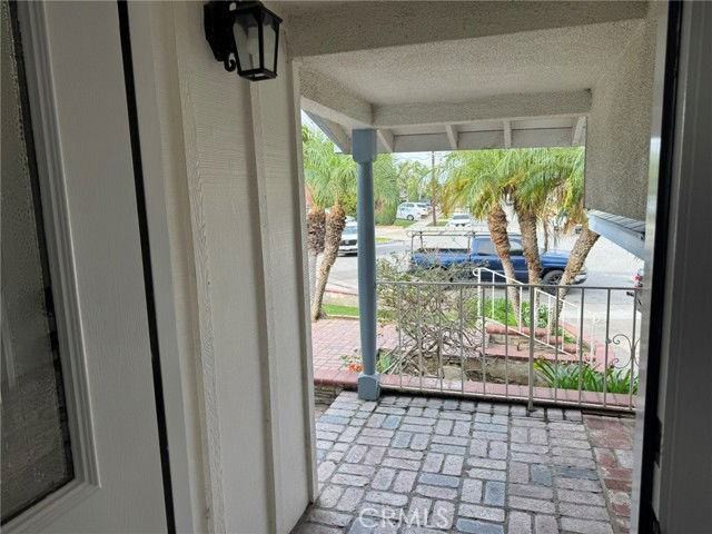 1422 N Harwood St - Photo 2 of 8