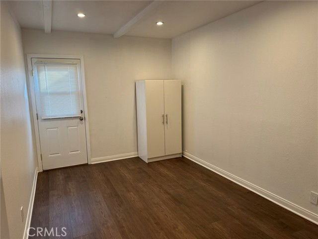 1422 N Harwood St - Photo 3 of 8