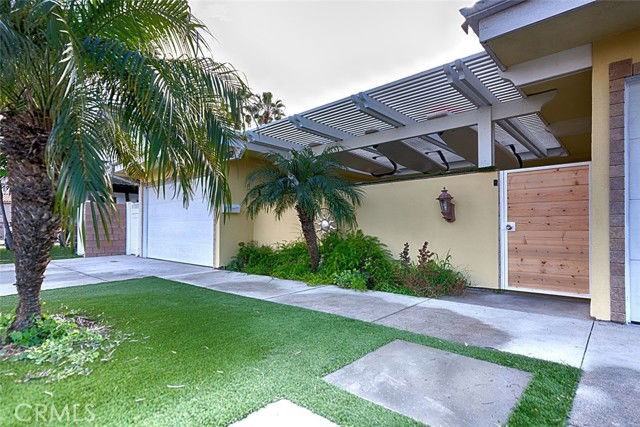 3932 Finisterre Dr - Photo 3 of 8