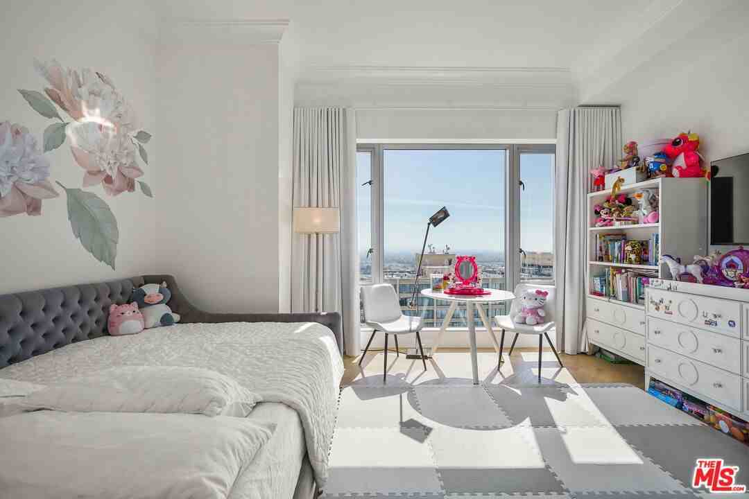 10727 Wilshire Blvd #1801 - Photo 4 of 8